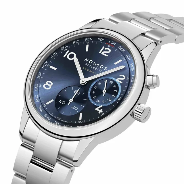 NOMOSGlashuette_0790_Club_Sport_neomatik_Worldtimer_blue_3543x2362px-3000x2000