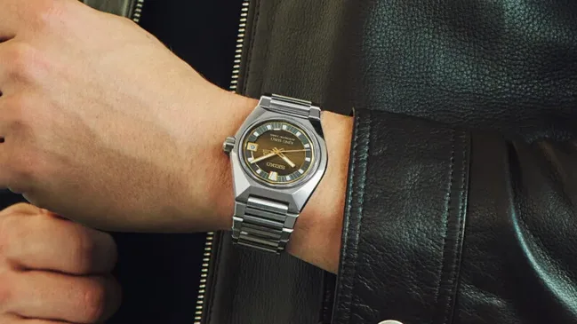 _SLA089J1_Wristshot (1) SQ II