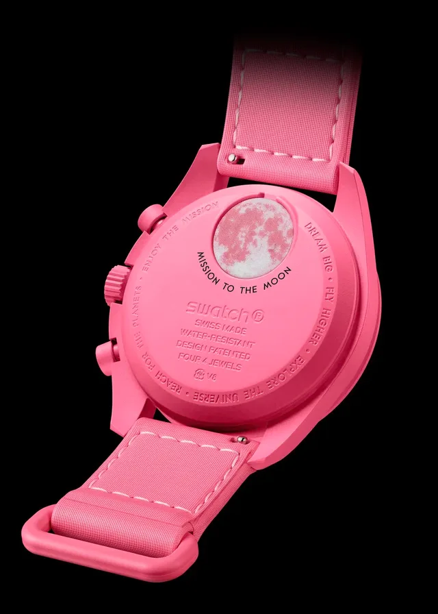 sc01_25_Moonswatch_PinkMoon_3-4-back_black