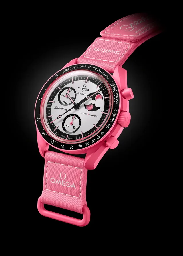 sc01_25_Moonswatch_PinkMoon_3-4_black