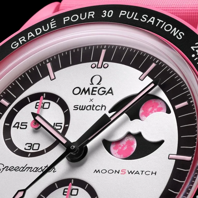 sc01_25_Moonswatch_PinkMoon_close-up-dial_black