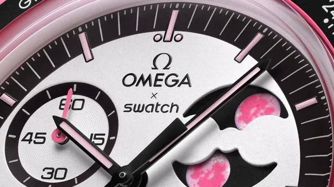 sc01_25_Moonswatch_PinkMoon_close-up-dial_black