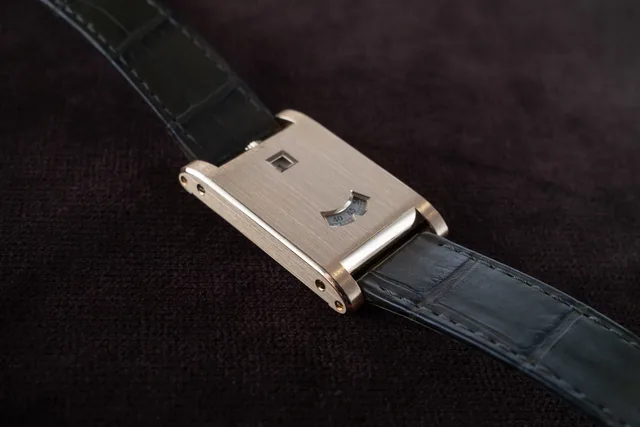 Cartier-Tank-Guichets-4