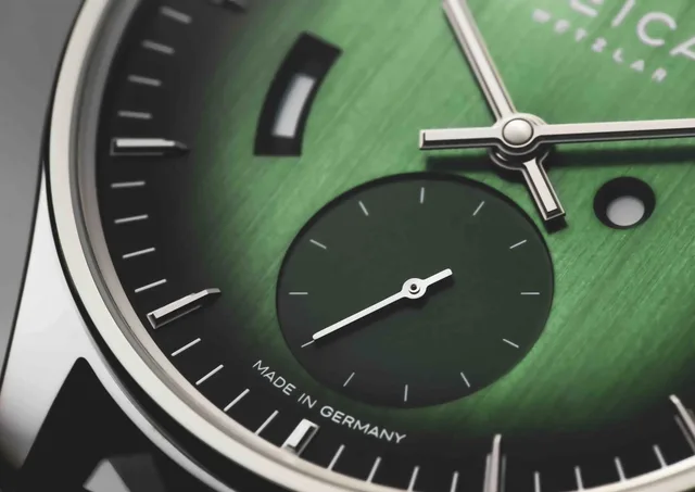 LEICA_Watch_ZM1_UrbanGreen_A3_cmyk_02