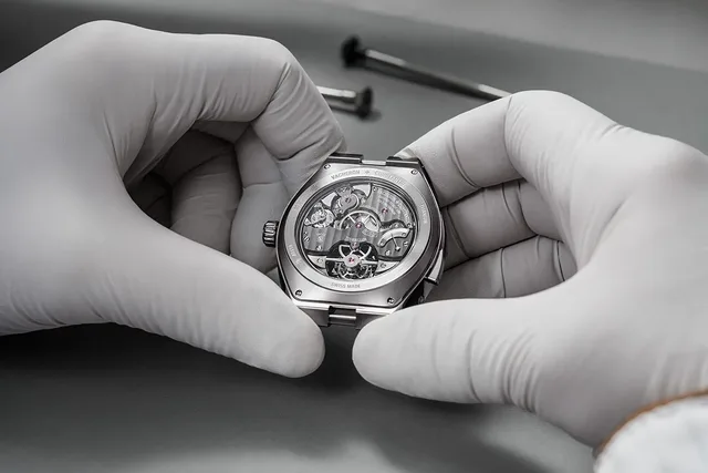 Vacheron_Constantin_Overseas_Grand_Complication_Openface_still_back