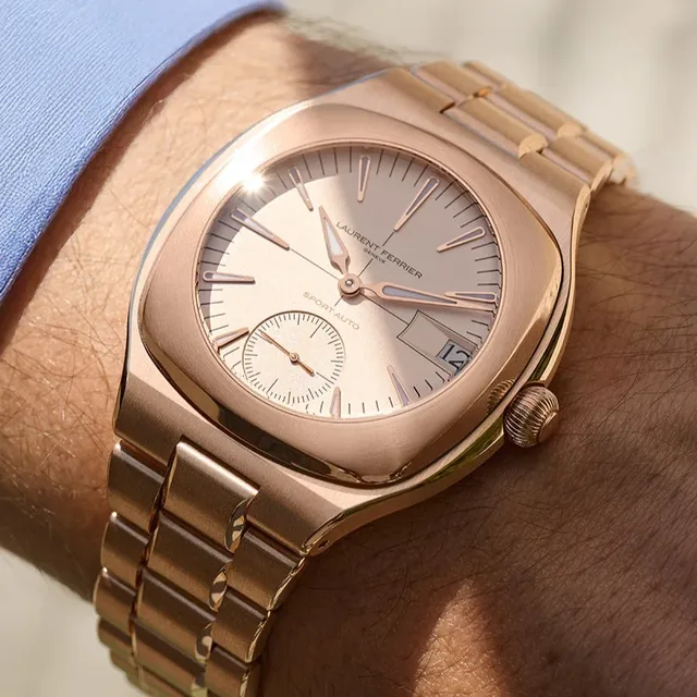 Laurent_Ferrier_Sport-Auto-79_Gold_Wristshot