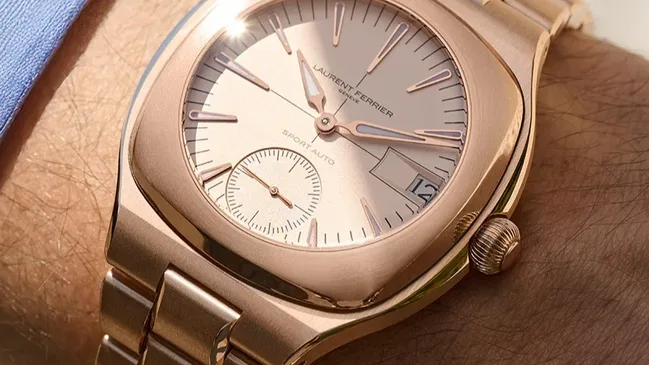 Laurent_Ferrier_Sport-Auto-79_Gold_Wristshot
