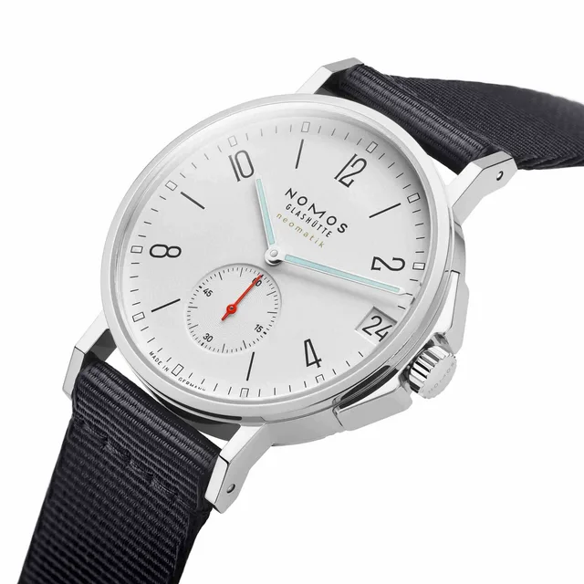 NOMOSGlashuette_0525_Ahoi_neomatik_38_date