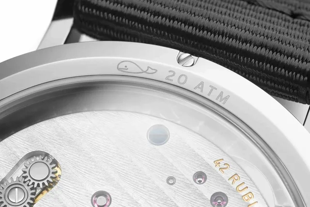NOMOSGlashuette_0525_Ahoi_neomatik_38_date_detail