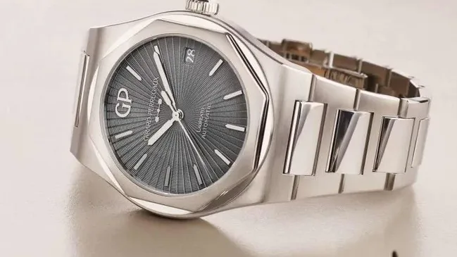 Girard_Perregaux-Know-How_Enamelling_Laureato_Social_Media-2