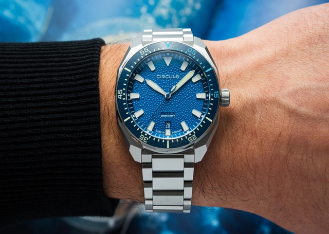 Circula-ProSea_Blue_2-Wrist