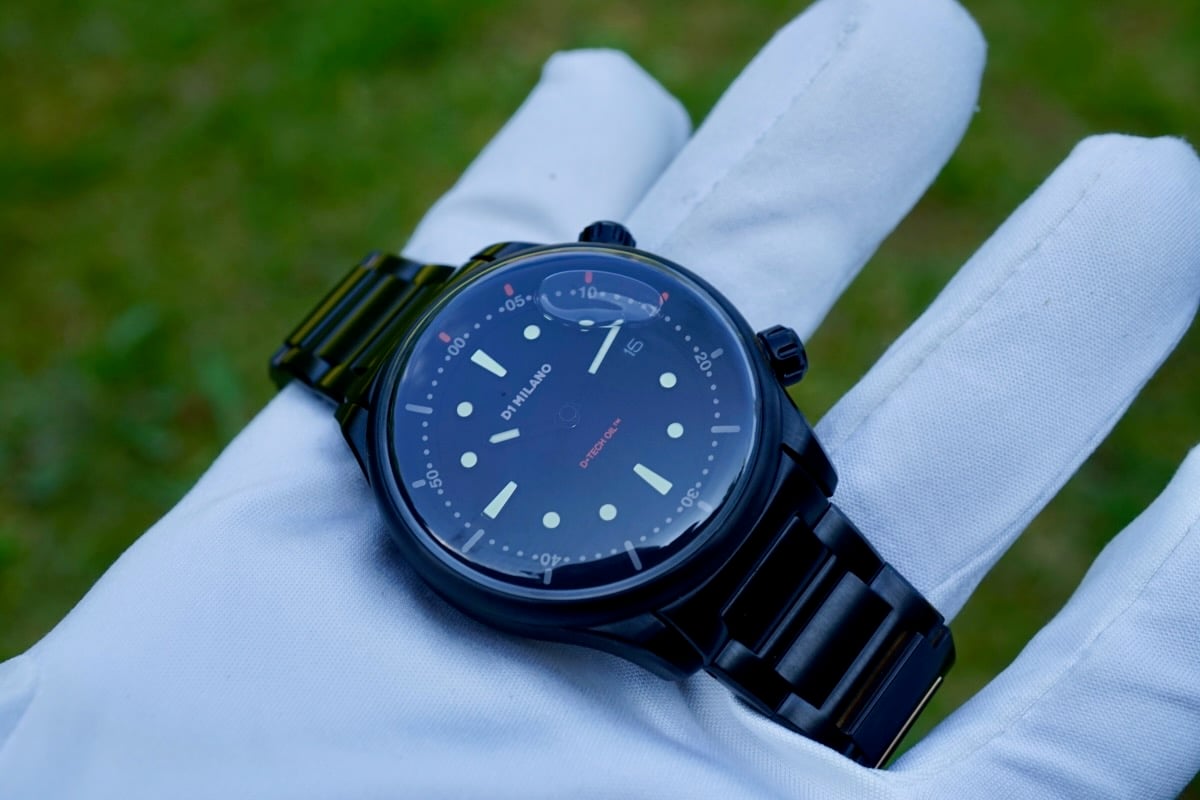 D1 Milano D-Tech Oil II in hand