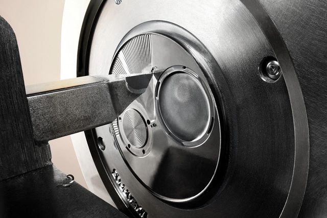 Jaeger-LeCoultre_Master_Ultra-Thin_Tourbillon_Enamel_rose_engine.jpg