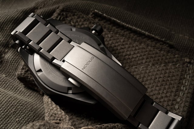 Nodus x Raven TrailTrekker – Carbon: bracelet and clasp