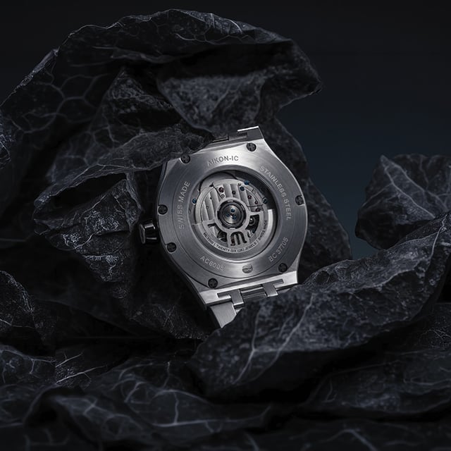 Maurice Lacroix AIKON-IC Frozen Carbon: caseback