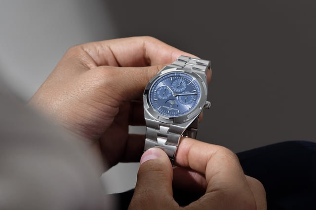 Vacheron Constantin Overseas Perpetual Calendar Ultra-Thin 4300V/220G-H119: title
