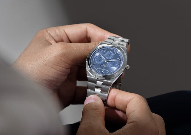 Vacheron Constantin Overseas Perpetual Calendar Ultra-Thin 4300V/220G-H119: title