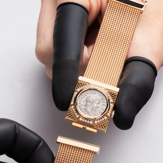 Bulgari: Maglia Milanese Monete Secret Watch