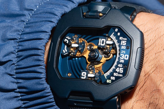 Urwerk UR 120 Blue Planet: wrist