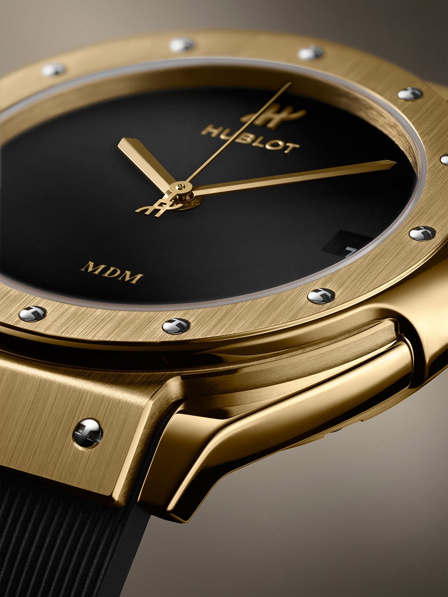 Hublot Classic Fusion Tributo Yellow Gold: lugs
