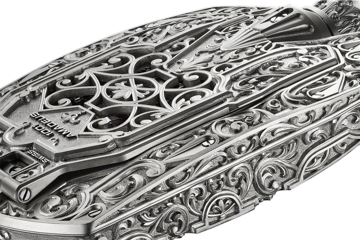 Urwerk UR-1001 Amadeus: Case