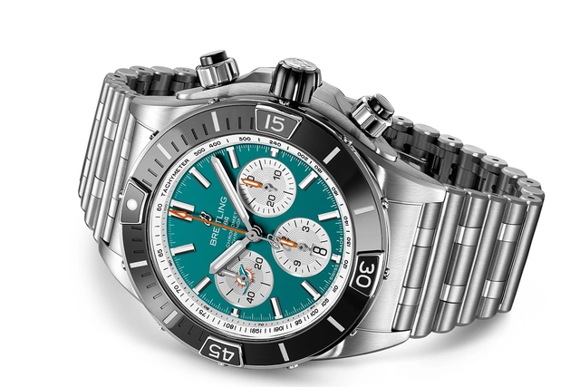 Breitling-Super Chronomat B01 44_2_AB01361C1L2A1_US_NFL_MIAMI_DOLPHINS_rolled_up.jpg