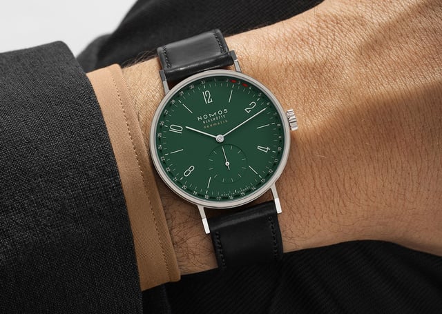 Nomos Glashuette Tangente neomatik 38 Update Forest Green: wrist, title