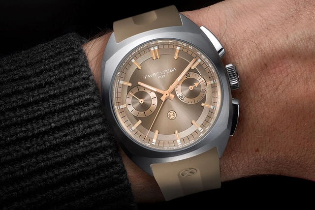 Favre_Leuba_Chief_Chronograph_Dune_Wrist.jpg