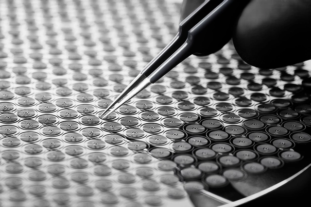 TAG_Heuer_Carrera_CARBON_HAIRSPRING_LAB_009_FULLFRAME.jpg