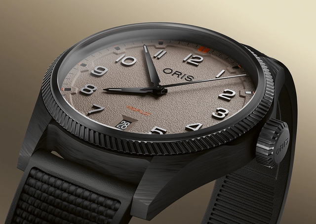 Oris-ProPilot-Desert-Edition-ambiance.jpg