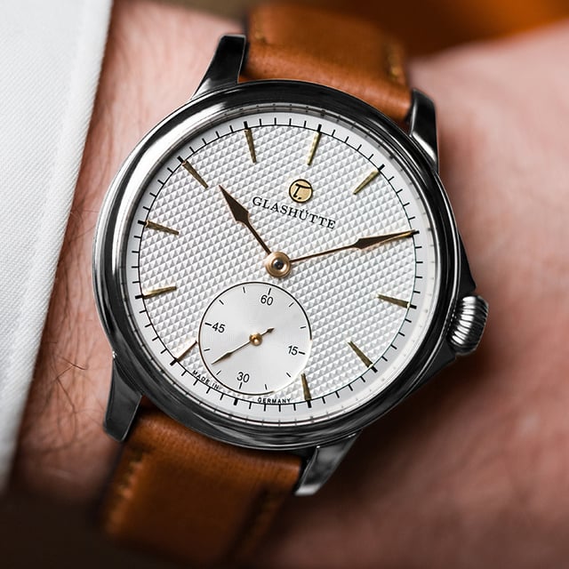 Tutima Patria 6612-09: wrist