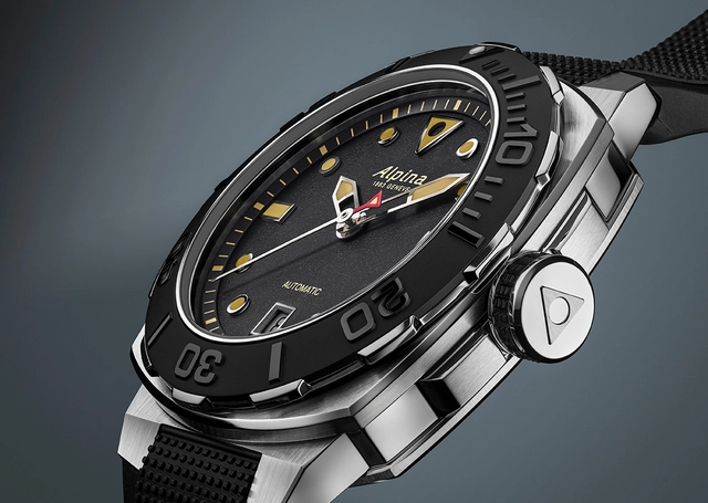 Alpina_Seastrong_Diver_Extreme_Automatic_Side_Beauty.jpg