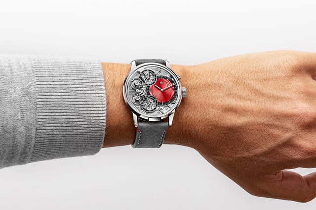 Armin Strom Mirrored Force Resonance Red: wrist