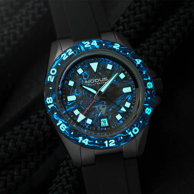 Nodus x Raven TrailTrekker - Carbon: dial, lume