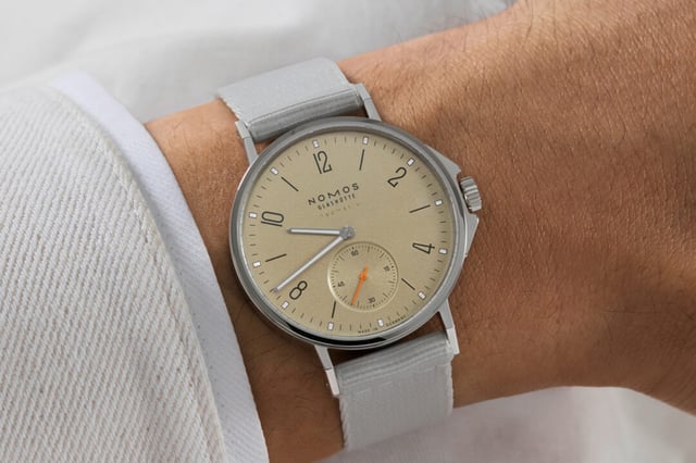 Nomos Glashuette Ahoi neomatik sand: wrist