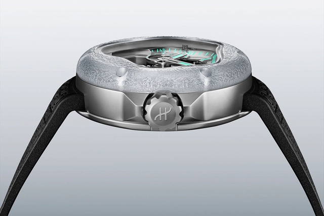 Hublot-MP-17-MECA-10-Arsham-Splash-Titanium-Sapphire-Profile.jpg