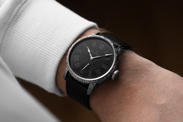 Louis_Erard_Gravee_Main_Wrist