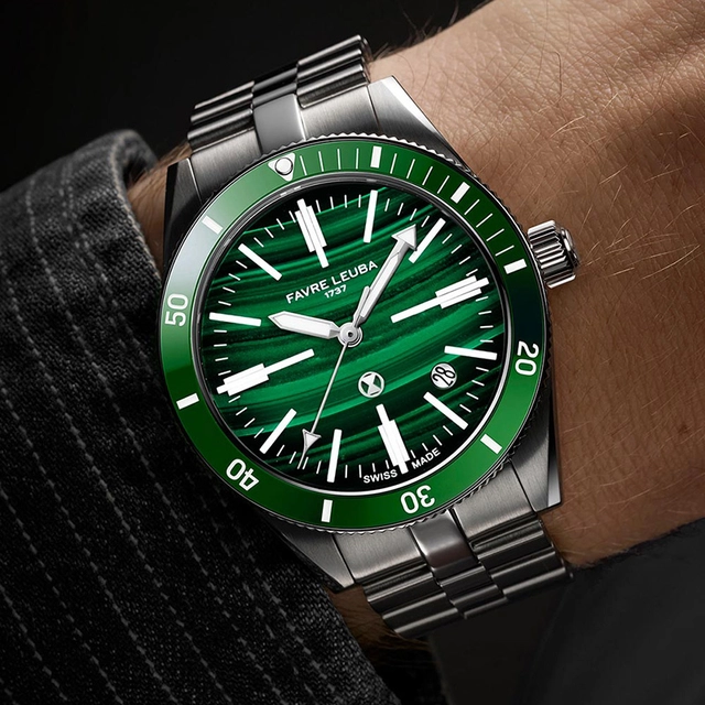 Favre-Leuba-Deep Raider Renaissance-Malachit-Wrist.jpg