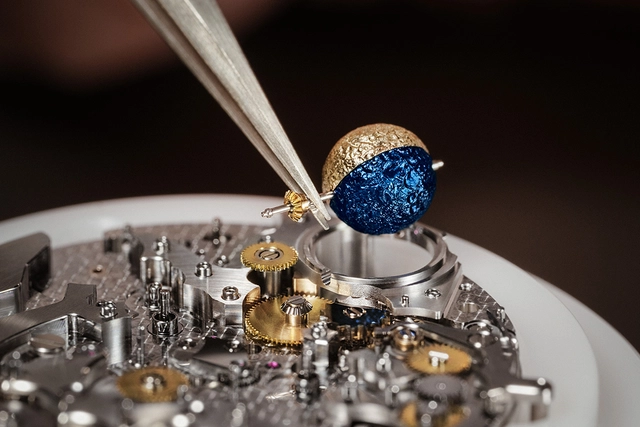Vacheron-Constantin-Métiers-d’Art-Tribute-to-the-Quest-of-Time- detail moon