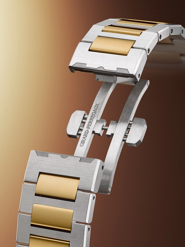 Girard-Perregaux-Laureato-50-Years-Clasp.jpg