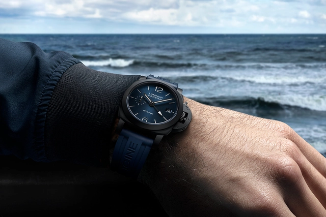 Panerai-Luminor-GMT-Ceramica-PAM01783_WRISTSHOT.jpg