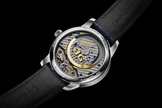 Glashuette_Original_PanoMaticLunar_Pt_Aventurin_caseback.jpg