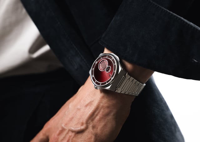 Trilobe Château Trente-Deux on wrist