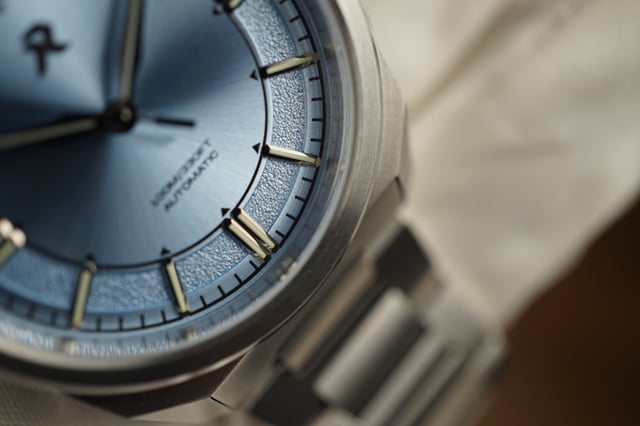 RZE Resolute 36 Halcyon dial