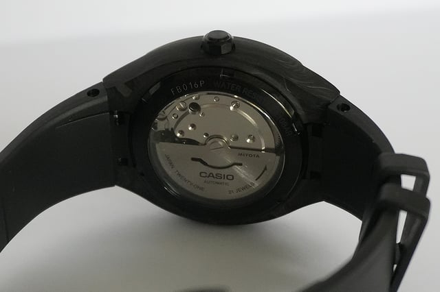 Casio Edifice EFK-200XPB-1A, case back view