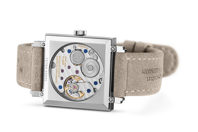NOMOS-Tetra_Terra-0438_Kaliber DUW-4001 