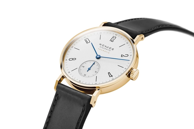 Nomos-Tangente-Gold_neomatik-Halbseite.jpg