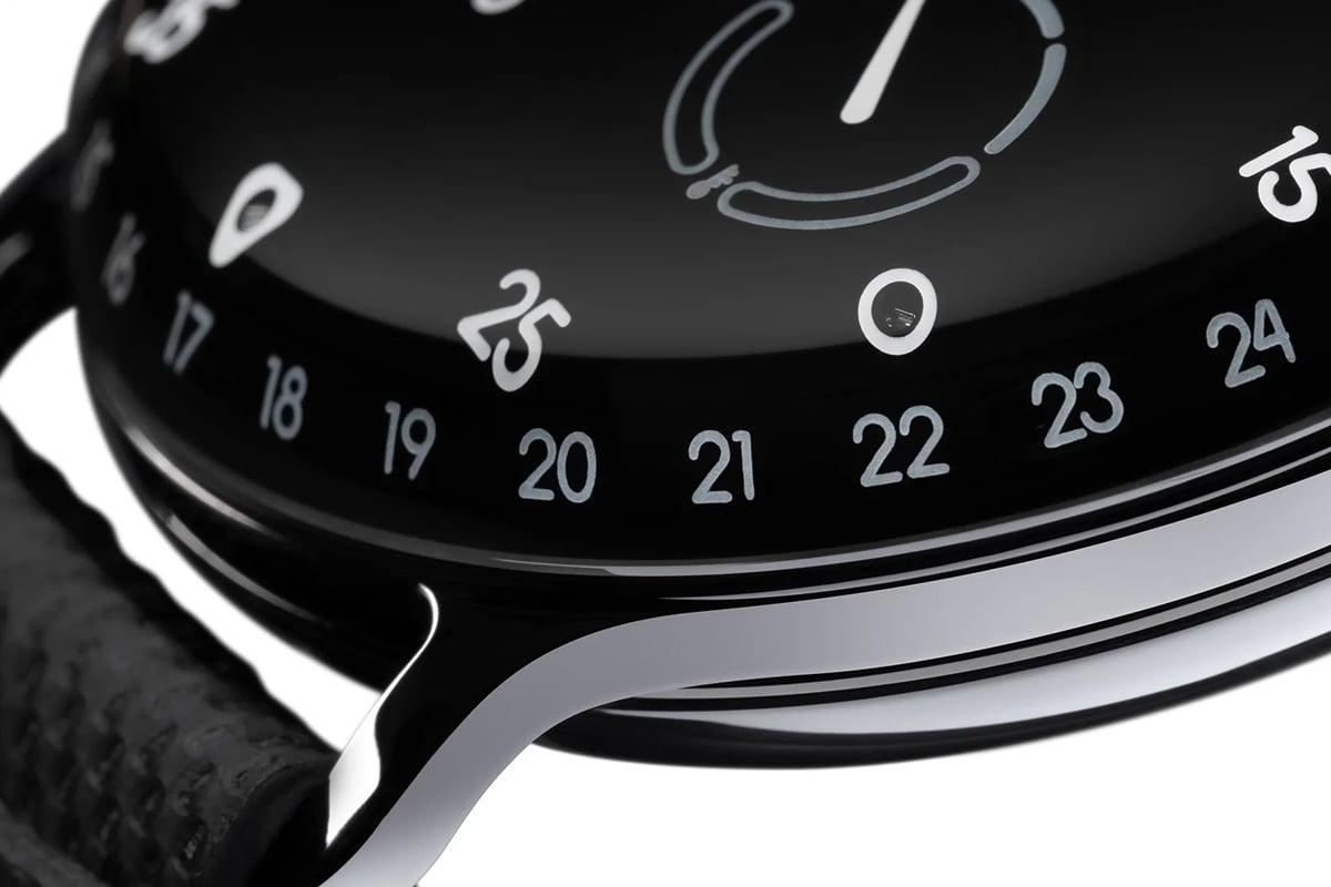 An example of the appearance of a Ressence oil-filled watch