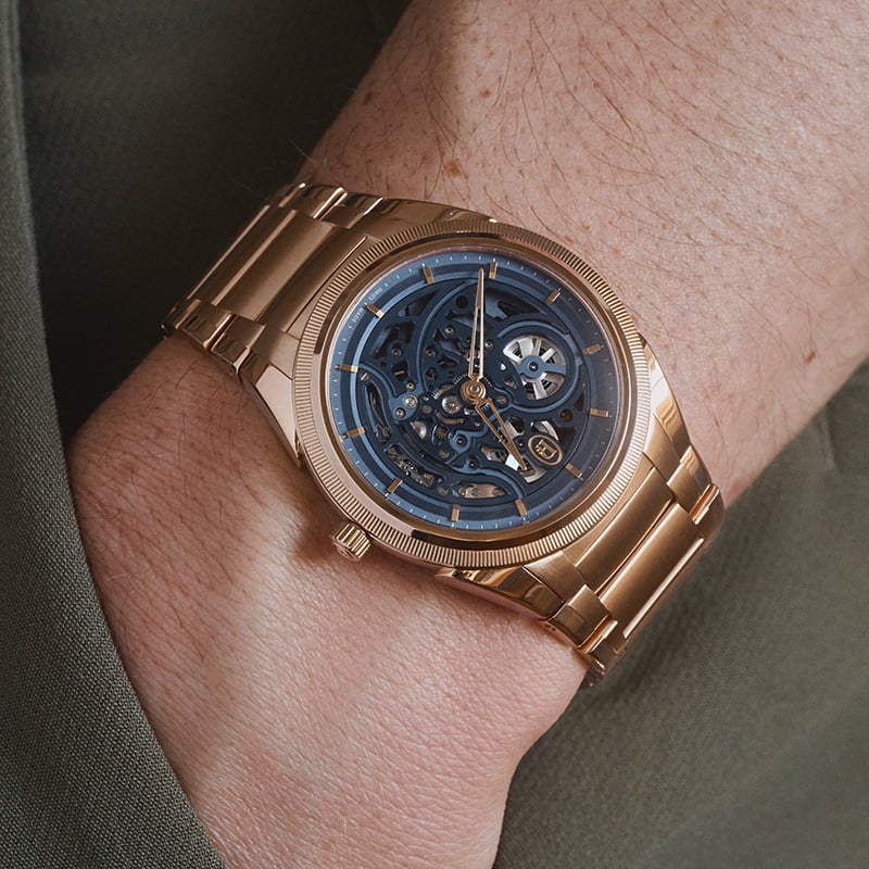 Parmigiani Fleurier Tonda PF Skelett Roségold Milano Blue: wrist