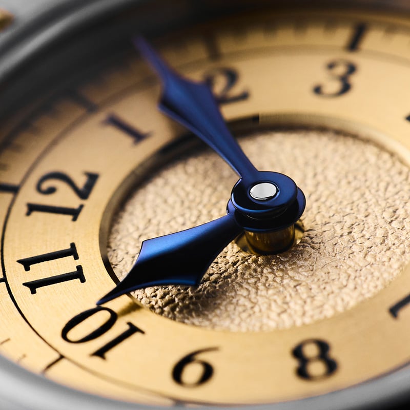 Louis Erard x Vianney Halter Futur Antérieur Gold: Hands